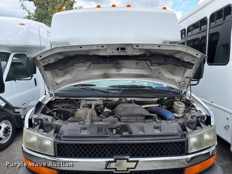 image for item FC3270 2013 Chevrolet Express shuttle bus