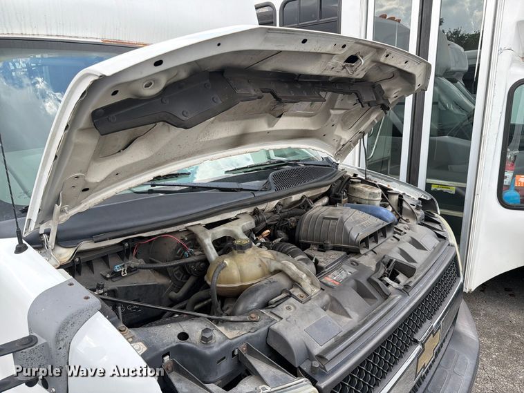 image for item FC3270 2013 Chevrolet Express shuttle bus
