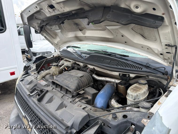 image for item FC3270 2013 Chevrolet Express shuttle bus
