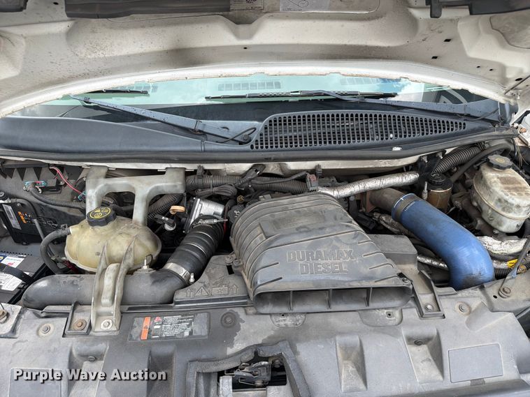 image for item FC3270 2013 Chevrolet Express shuttle bus
