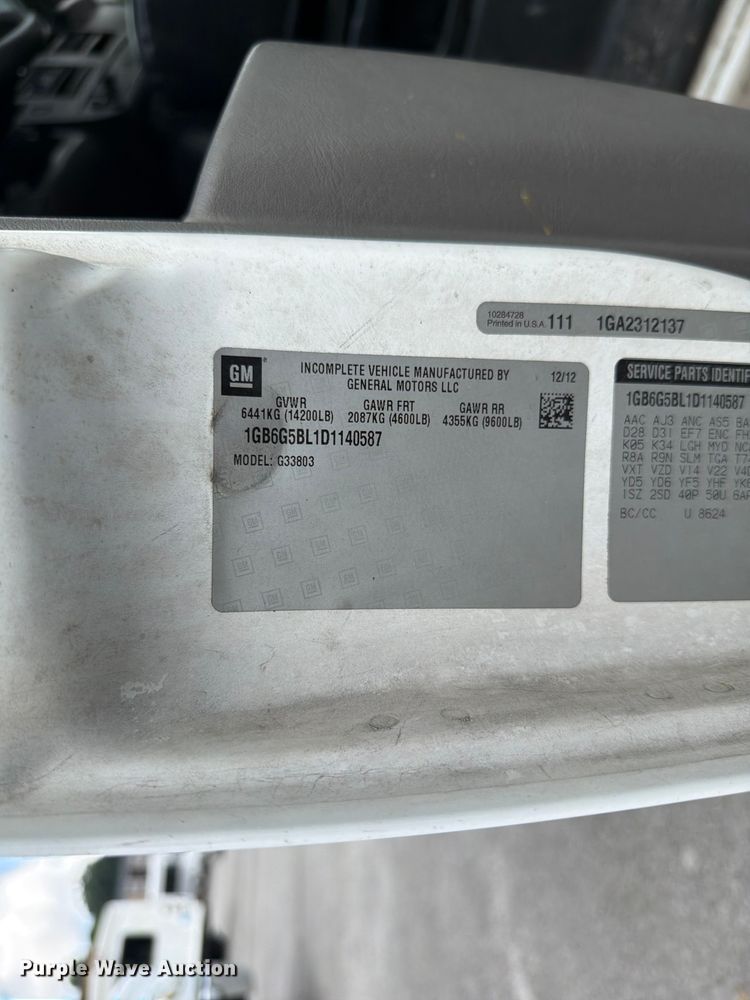 image for item FC3270 2013 Chevrolet Express shuttle bus
