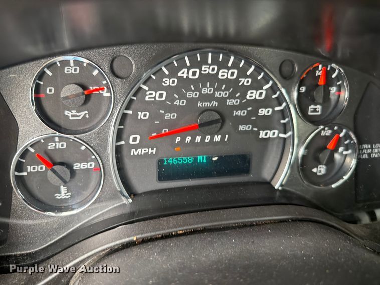 image for item FC3270 2013 Chevrolet Express shuttle bus