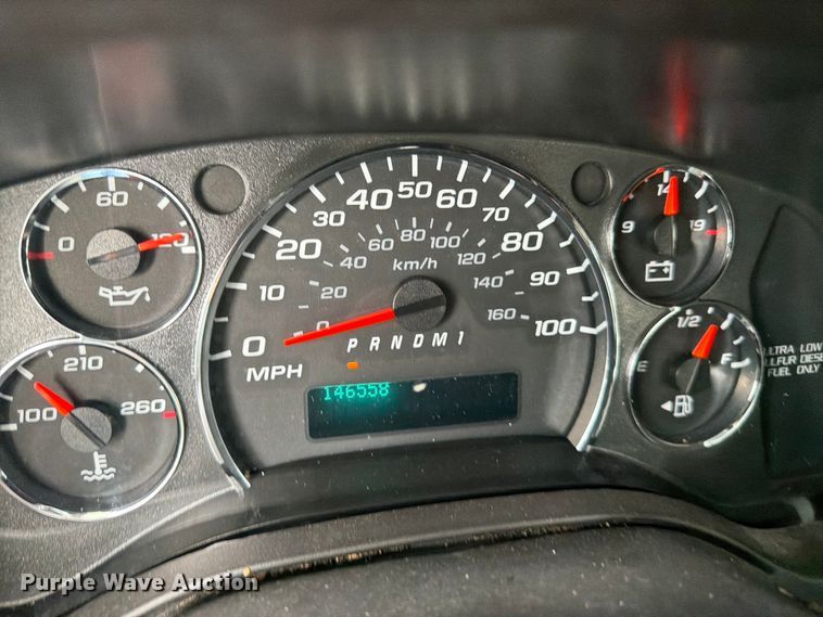image for item FC3270 2013 Chevrolet Express shuttle bus