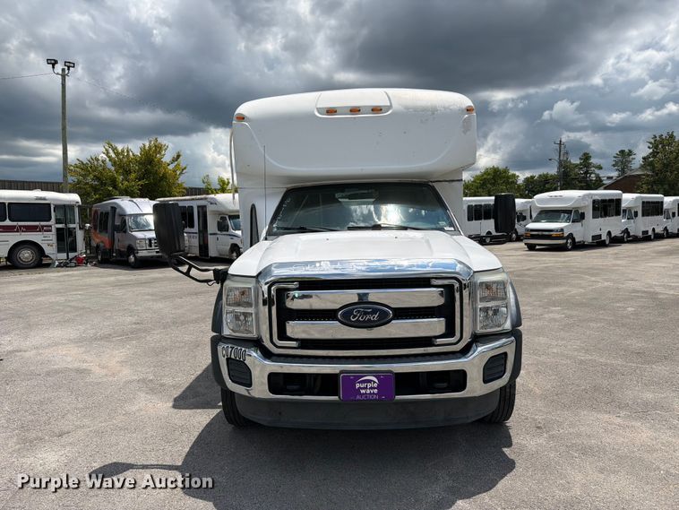 image for item FC3271 2016 Ford F550 Super Duty shuttle bus