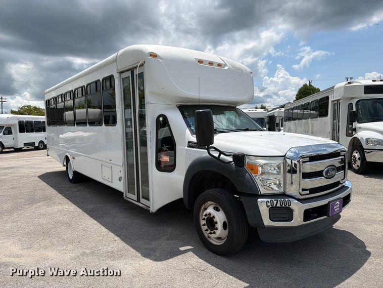 image for item FC3271 2016 Ford F550 Super Duty shuttle bus