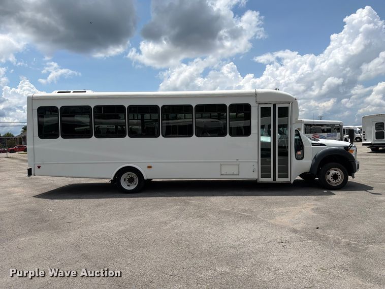 image for item FC3271 2016 Ford F550 Super Duty shuttle bus