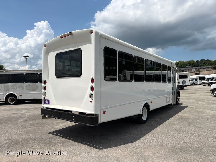 image for item FC3271 2016 Ford F550 Super Duty shuttle bus