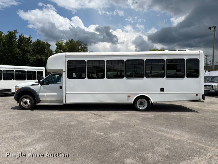 image for item FC3271 2016 Ford F550 Super Duty shuttle bus