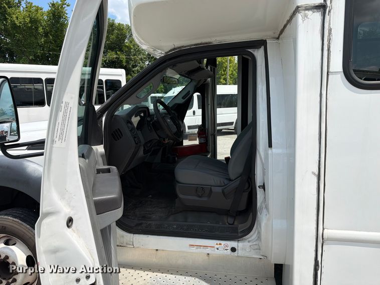 image for item FC3271 2016 Ford F550 Super Duty shuttle bus