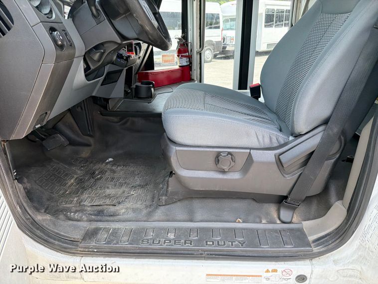 image for item FC3271 2016 Ford F550 Super Duty shuttle bus