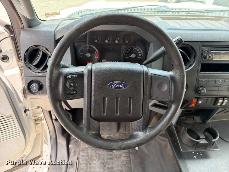 image for item FC3271 2016 Ford F550 Super Duty shuttle bus