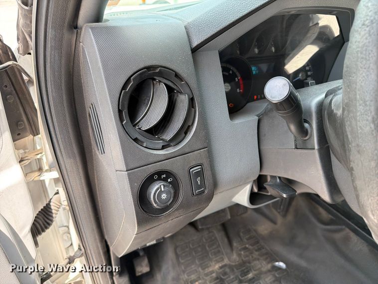 image for item FC3271 2016 Ford F550 Super Duty shuttle bus