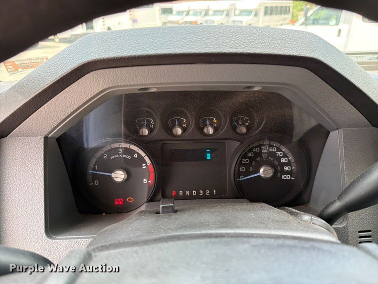image for item FC3271 2016 Ford F550 Super Duty shuttle bus