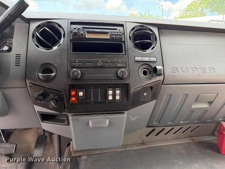 image for item FC3271 2016 Ford F550 Super Duty shuttle bus