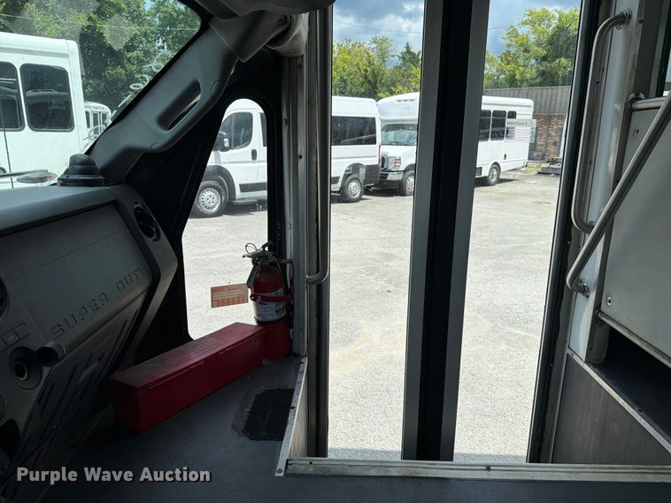 image for item FC3271 2016 Ford F550 Super Duty shuttle bus