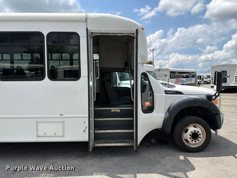 image for item FC3271 2016 Ford F550 Super Duty shuttle bus