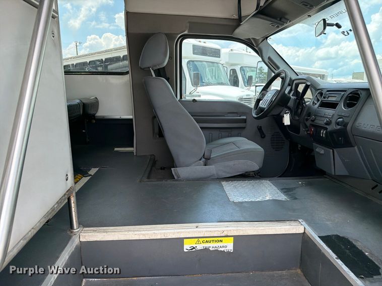image for item FC3271 2016 Ford F550 Super Duty shuttle bus