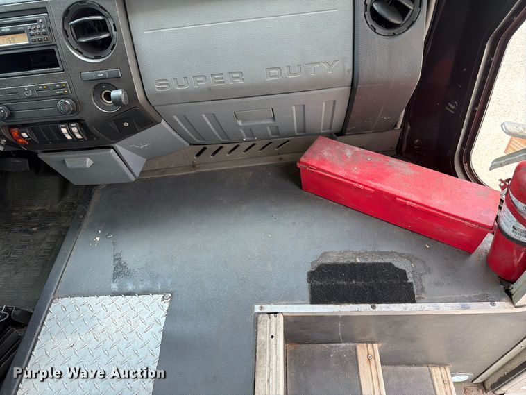 image for item FC3271 2016 Ford F550 Super Duty shuttle bus