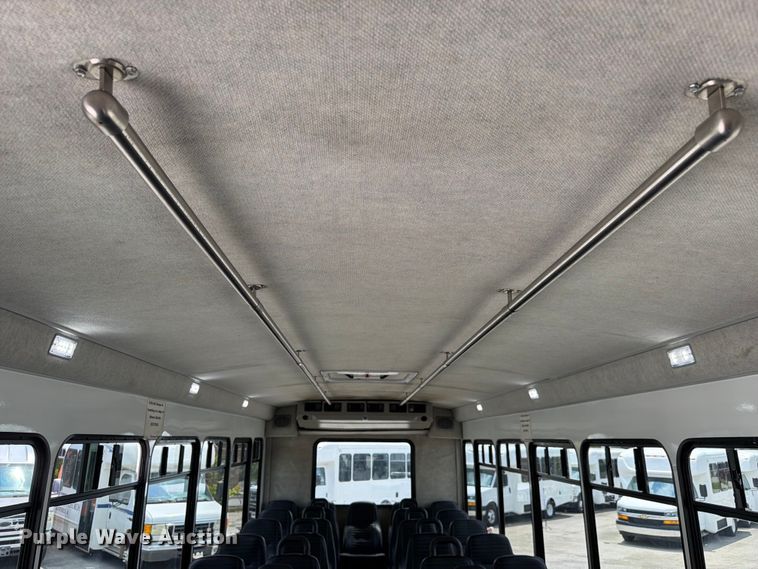 image for item FC3271 2016 Ford F550 Super Duty shuttle bus