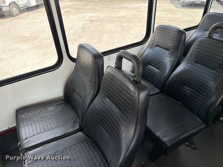 image for item FC3271 2016 Ford F550 Super Duty shuttle bus