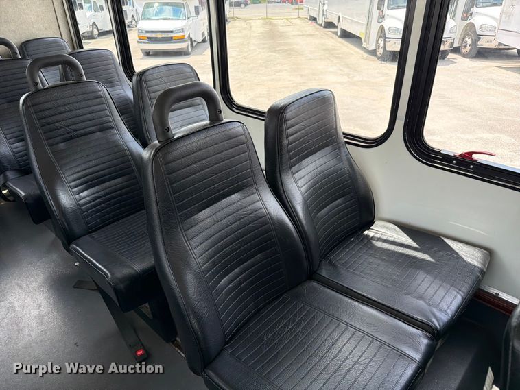 image for item FC3271 2016 Ford F550 Super Duty shuttle bus