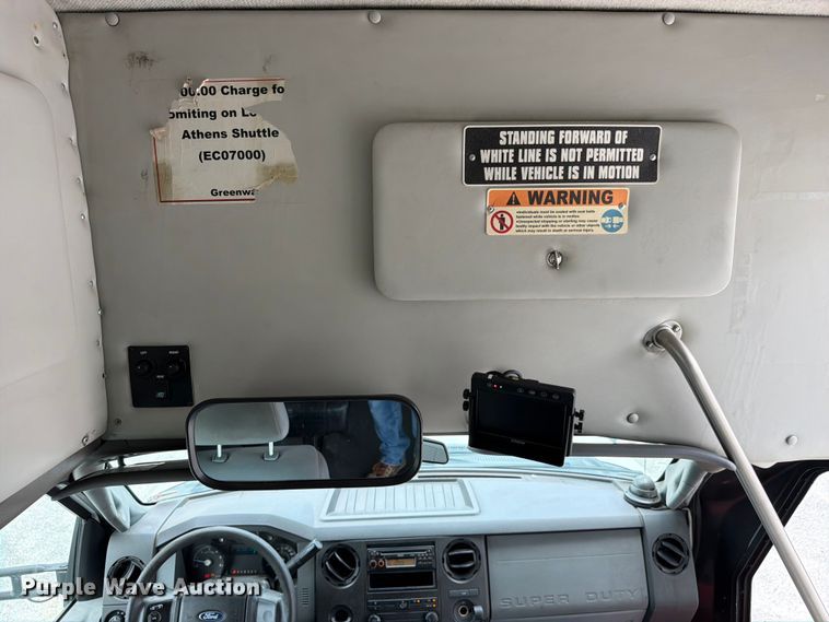 image for item FC3271 2016 Ford F550 Super Duty shuttle bus