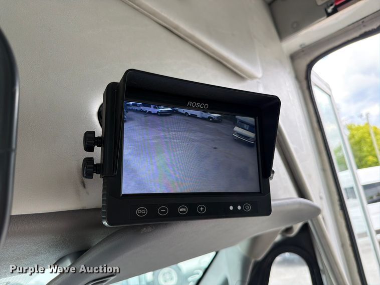 image for item FC3271 2016 Ford F550 Super Duty shuttle bus