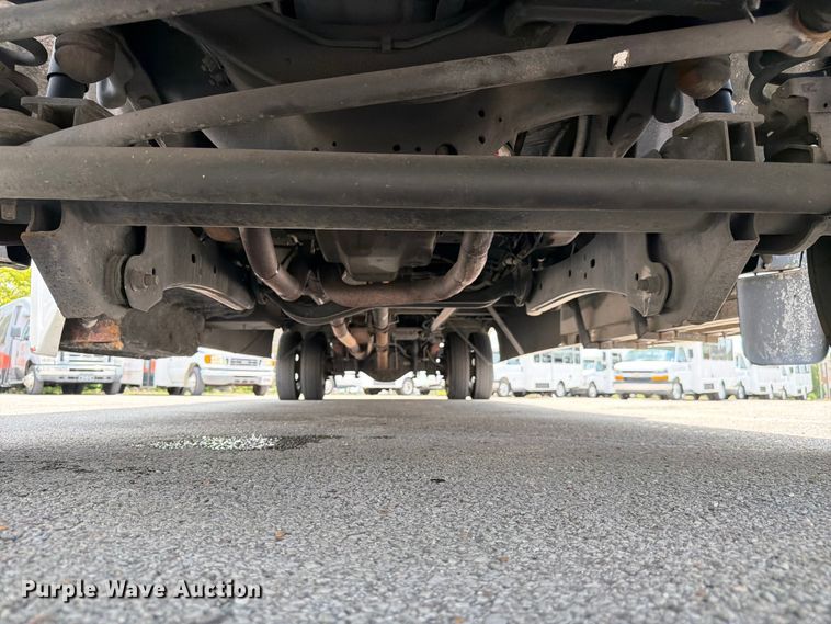 image for item FC3271 2016 Ford F550 Super Duty shuttle bus