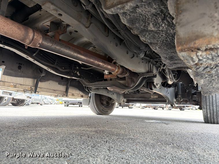 image for item FC3271 2016 Ford F550 Super Duty shuttle bus