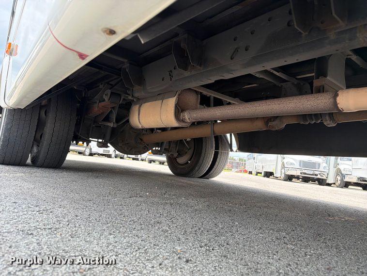 image for item FC3271 2016 Ford F550 Super Duty shuttle bus