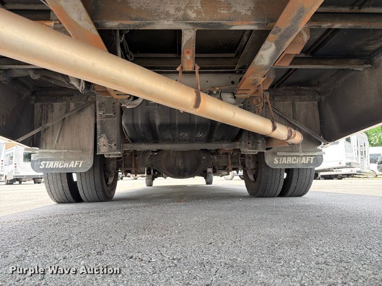 image for item FC3271 2016 Ford F550 Super Duty shuttle bus