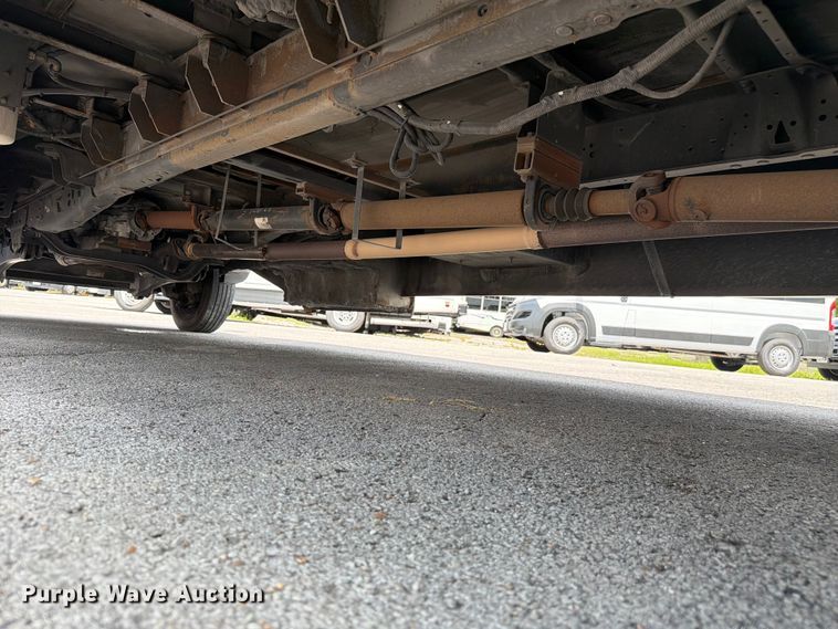 image for item FC3271 2016 Ford F550 Super Duty shuttle bus