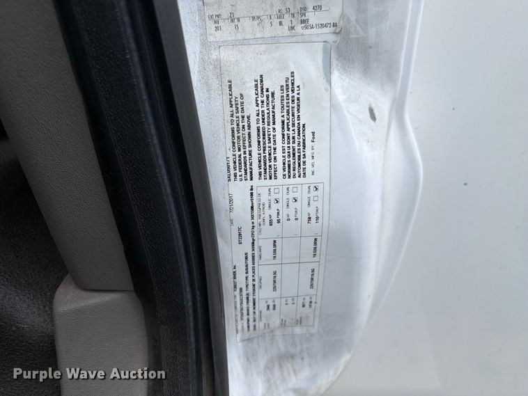 image for item FC3271 2016 Ford F550 Super Duty shuttle bus