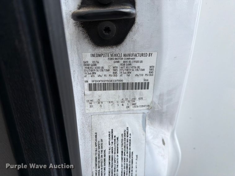 image for item FC3271 2016 Ford F550 Super Duty shuttle bus
