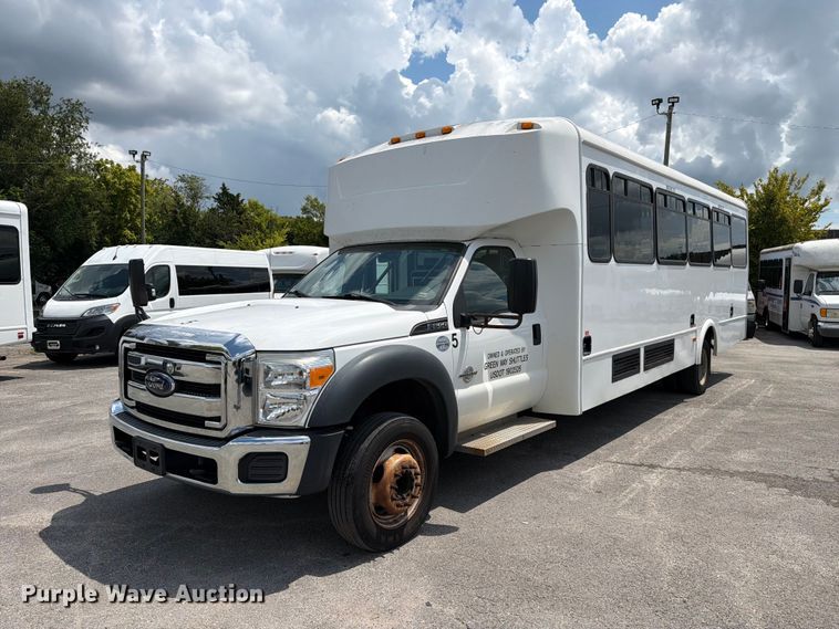 image for item FC3272 2016 Ford F550 shuttle bus