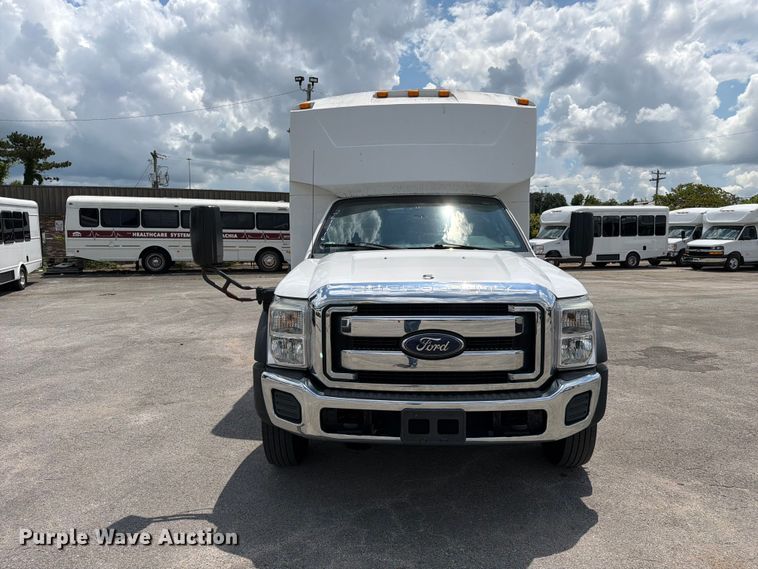 image for item FC3272 2016 Ford F550 shuttle bus