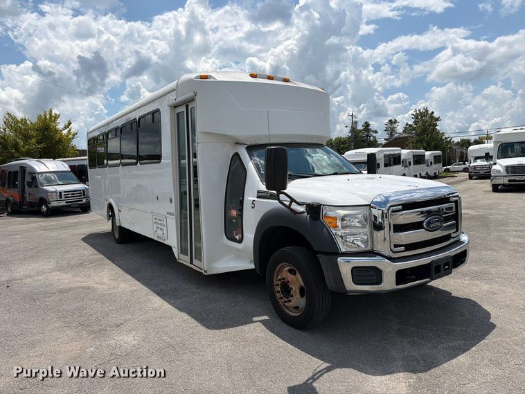 image for item FC3272 2016 Ford F550 shuttle bus