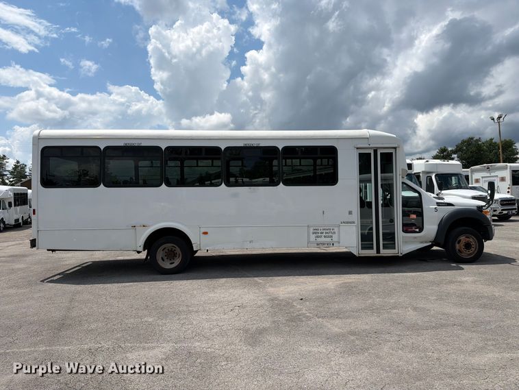 image for item FC3272 2016 Ford F550 shuttle bus