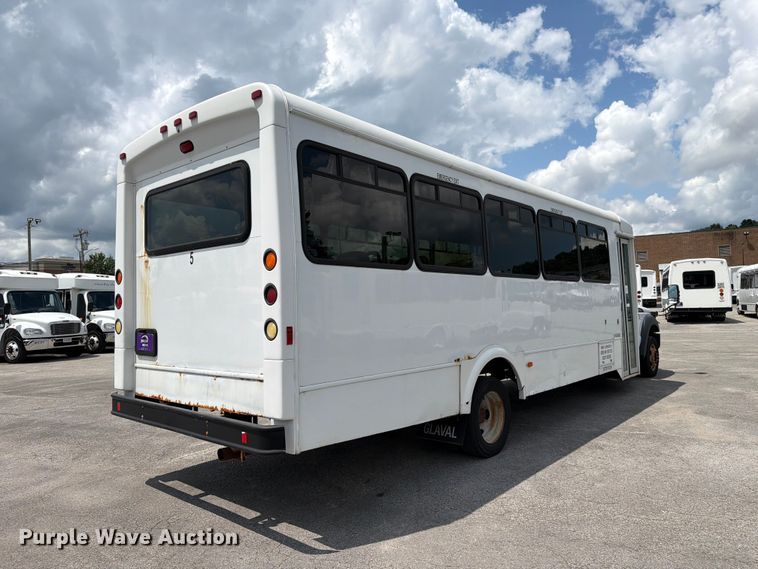 image for item FC3272 2016 Ford F550 shuttle bus