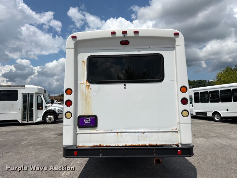 image for item FC3272 2016 Ford F550 shuttle bus