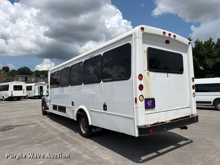 image for item FC3272 2016 Ford F550 shuttle bus
