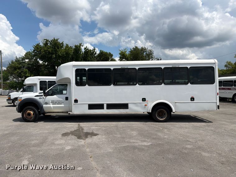 image for item FC3272 2016 Ford F550 shuttle bus