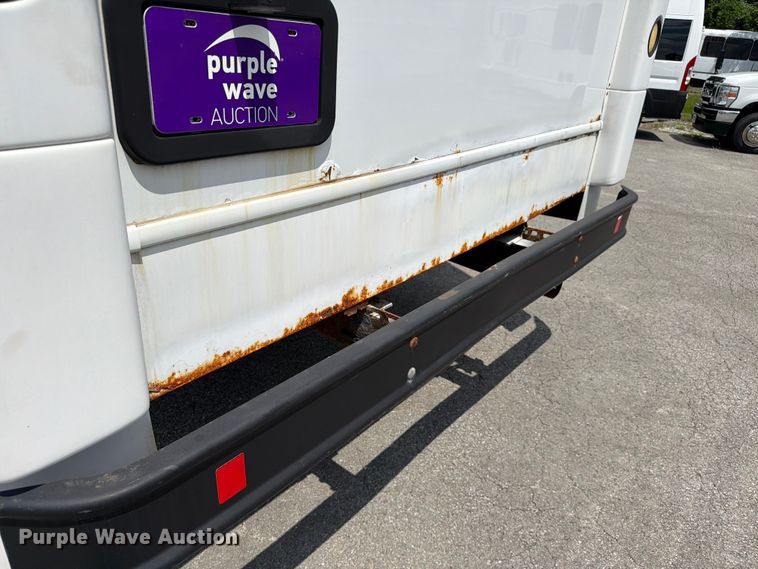 image for item FC3272 2016 Ford F550 shuttle bus