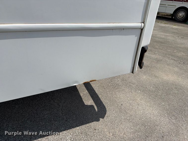 image for item FC3272 2016 Ford F550 shuttle bus