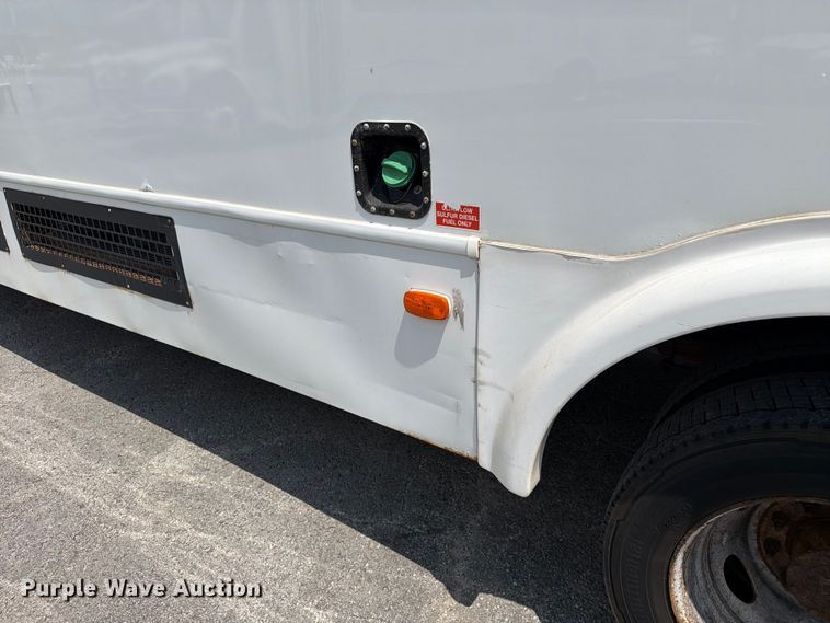 image for item FC3272 2016 Ford F550 shuttle bus