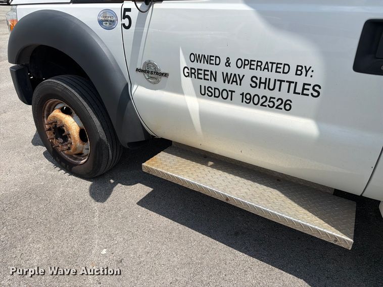 image for item FC3272 2016 Ford F550 shuttle bus
