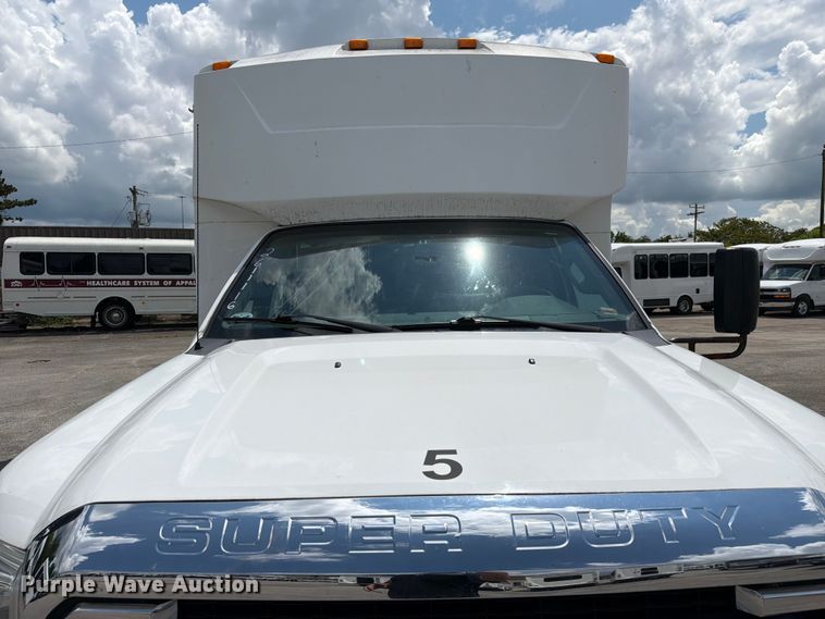 image for item FC3272 2016 Ford F550 shuttle bus