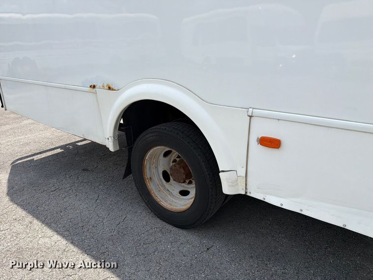 image for item FC3272 2016 Ford F550 shuttle bus