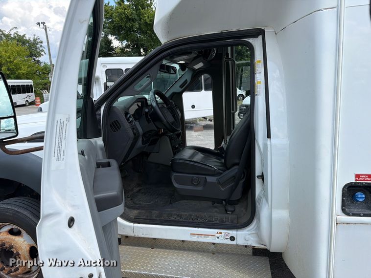 image for item FC3272 2016 Ford F550 shuttle bus