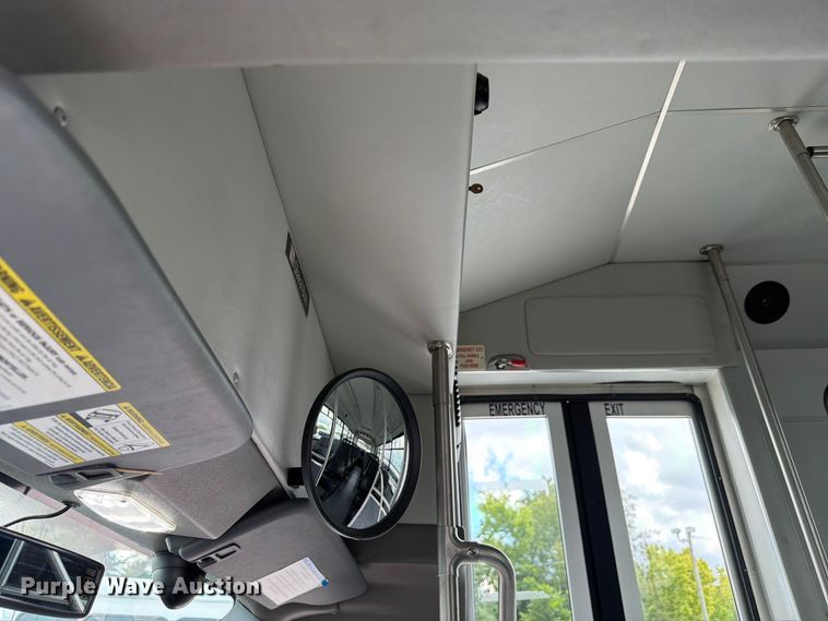 image for item FC3272 2016 Ford F550 shuttle bus
